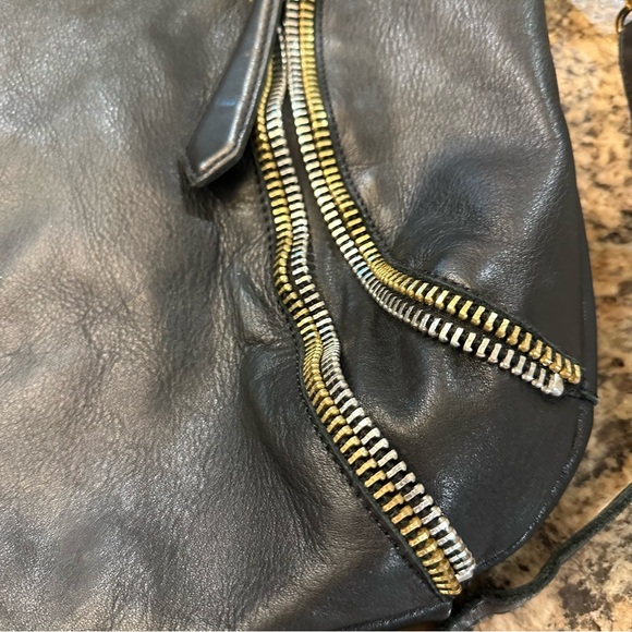 Linea Pella Handbag - Picture 3 of 15